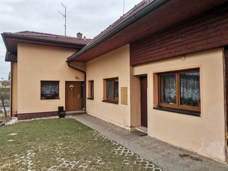 Rodinný dům před návrhem fasády - přední pohled